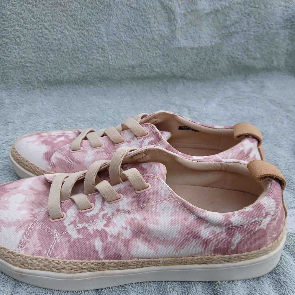 Pink Sz 11 Tie-Dye Canvas Sneakers